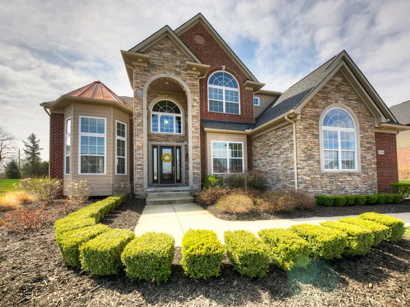 51583 Turnburry Dr, South Lyon, MI 48178