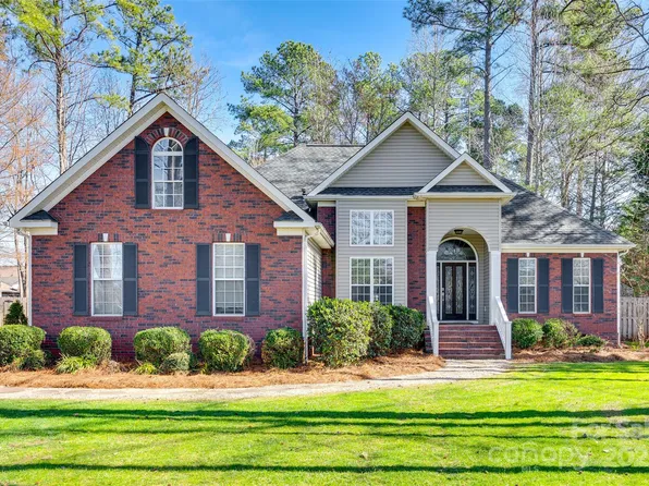 1352 N Dobys Bridge Rd, Fort Mill, SC 29715