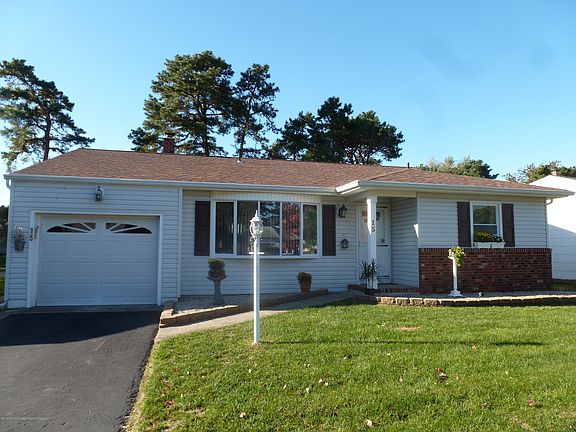 2nd image of 15 Nostrand Dr