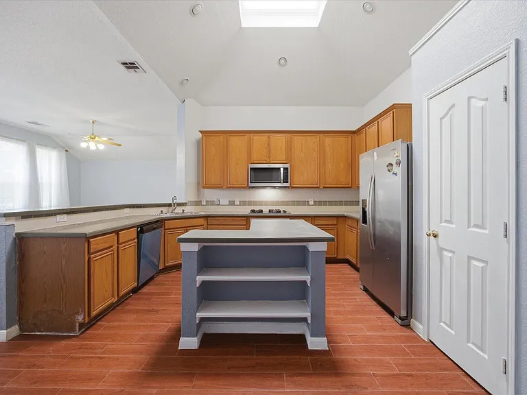 5101 Stonecrest Dr — Photo 2