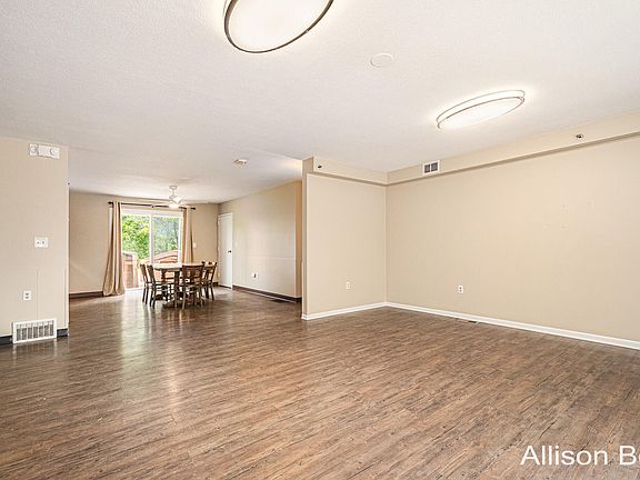 2nd image of 4205 Westchester Dr SE