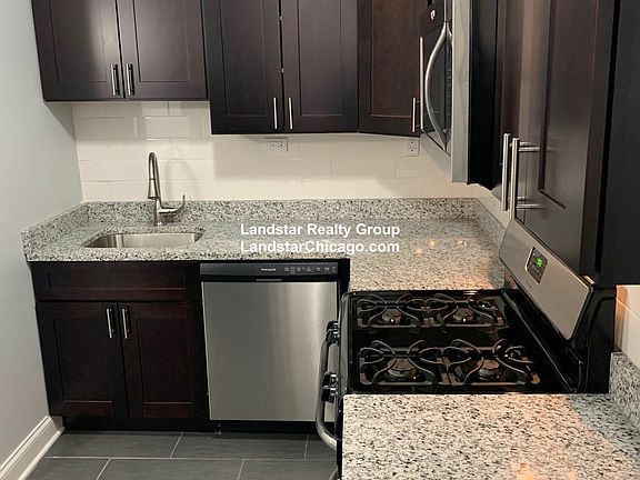 4th image of 1104 W Glenlake Ave #1
