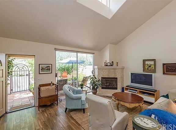 4th image of 22325 Mission Cir
