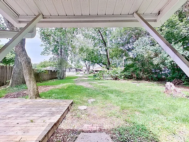1323 Woodruff Ave — Photo 2