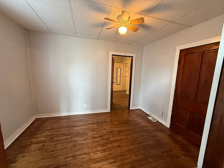 218 E Monroe St — Photo 16