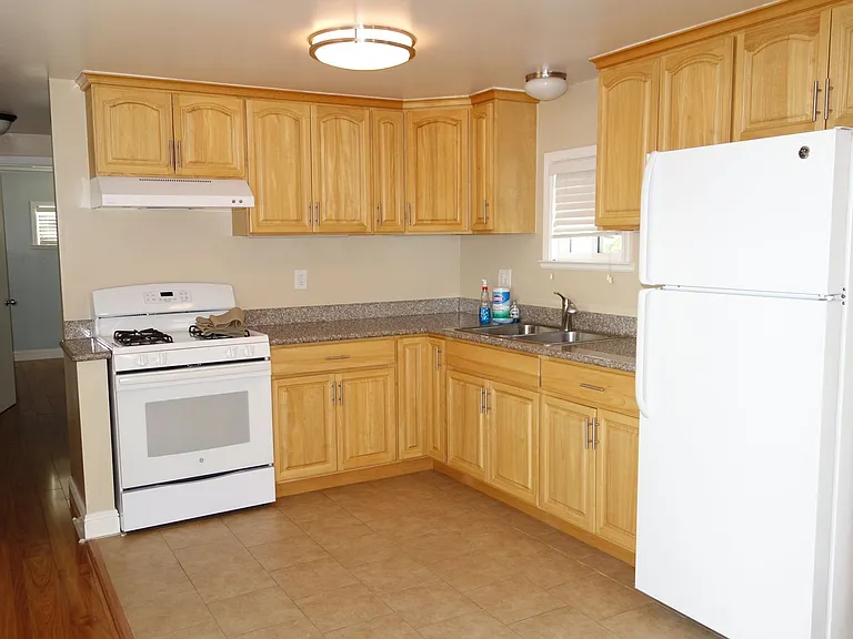 32200 Russell Blvd — Photo 5