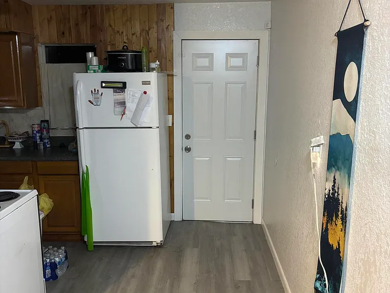 516 Donley St — Photo 11
