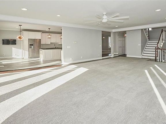 3rd image of 407 Gair St