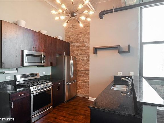 4th image of 320 E 21st St #801