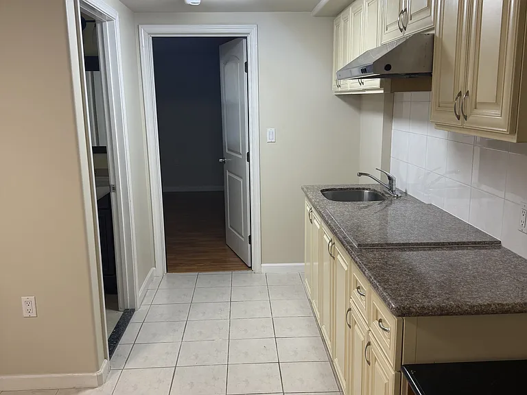 2752 35th Ave #1 — Photo 4