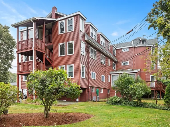 16 Middlesex St APT 4, North Chelmsford, MA 01863