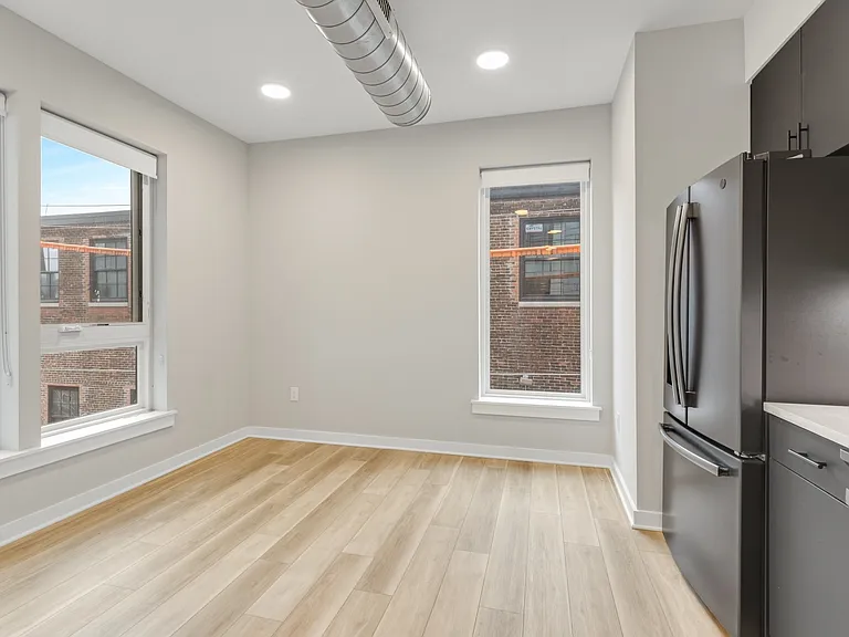 102 W Berks St — Photo 26