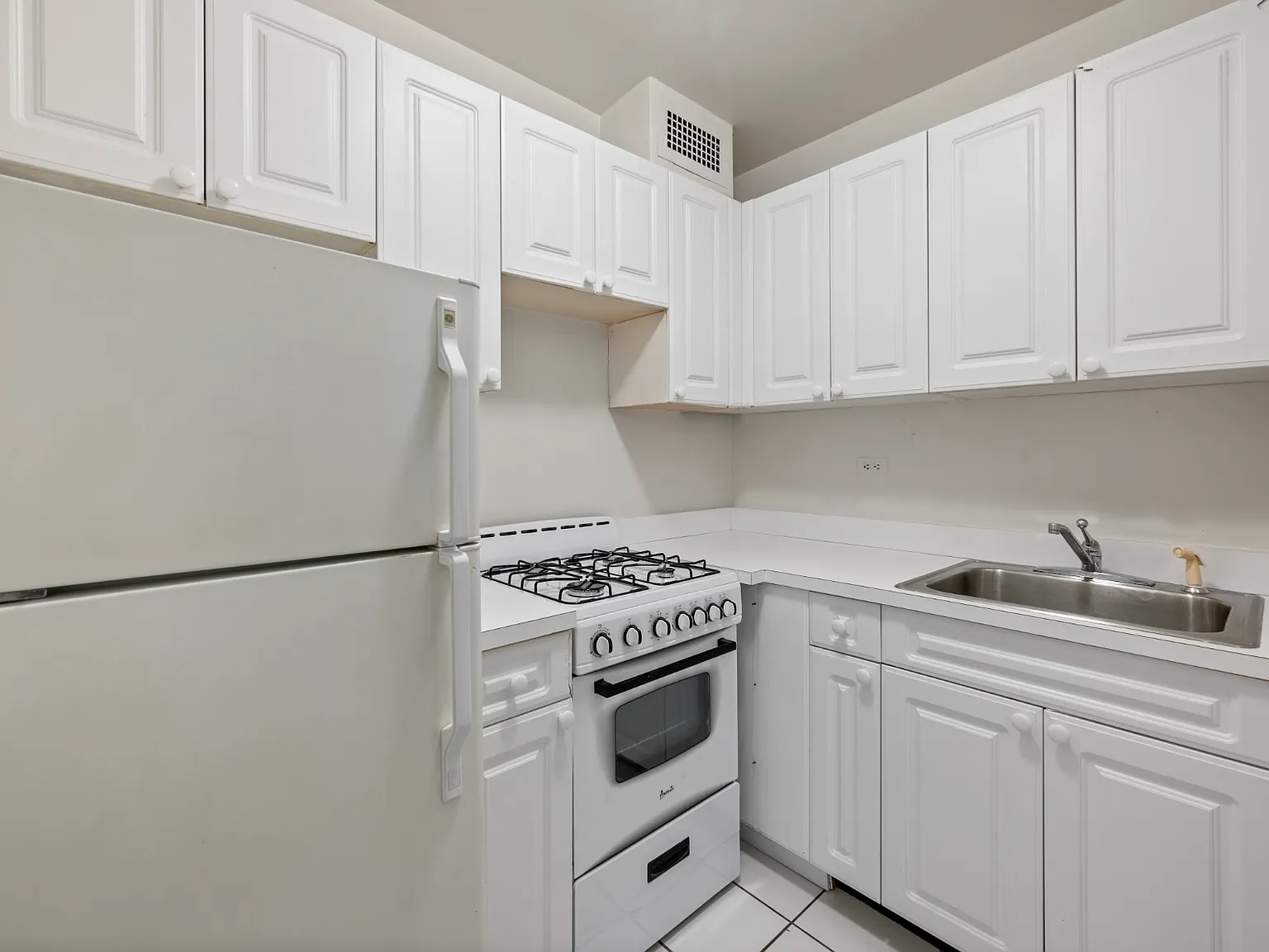 300 West 55th Street — Photo 4