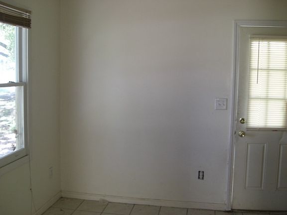 2nd image of 141 Collins Ave