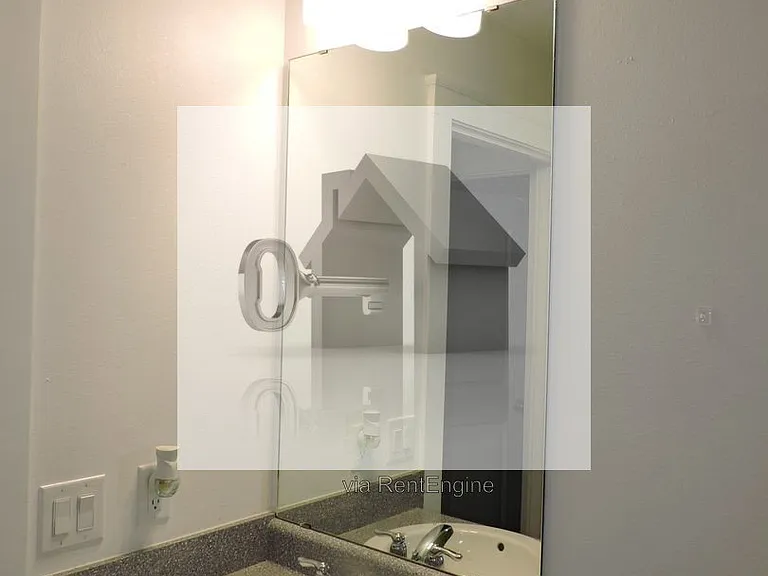 2202 N E St — Photo 18