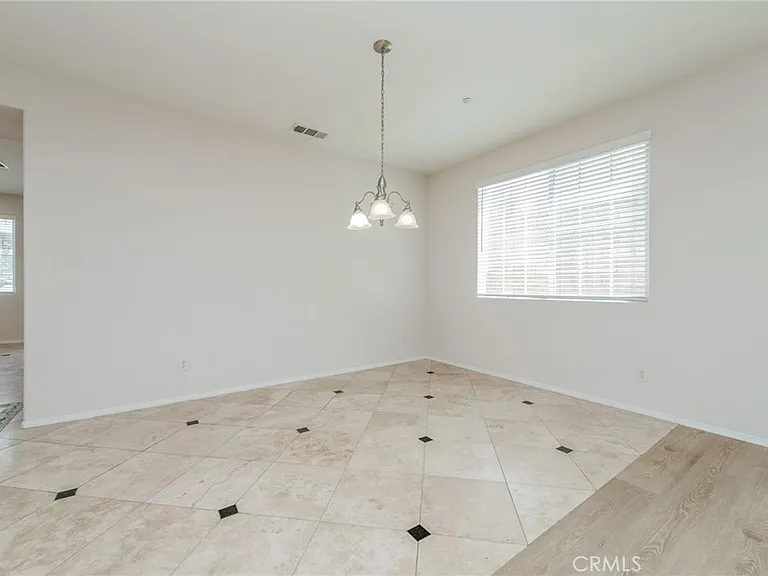 16432 Landmark Dr — Photo 6