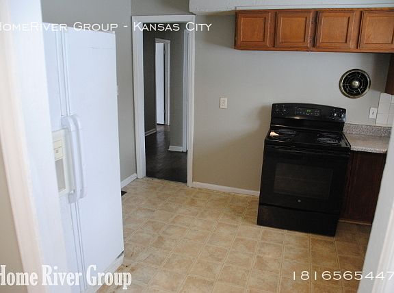 3rd image of 9621 Belmont Ave