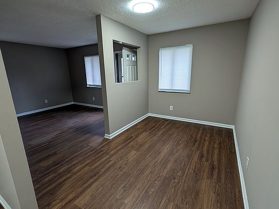 3rd image of 4232 Merrimac Ave
