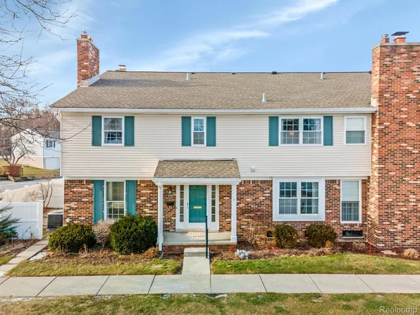 42109 Roscommon St, Northville, MI 48167