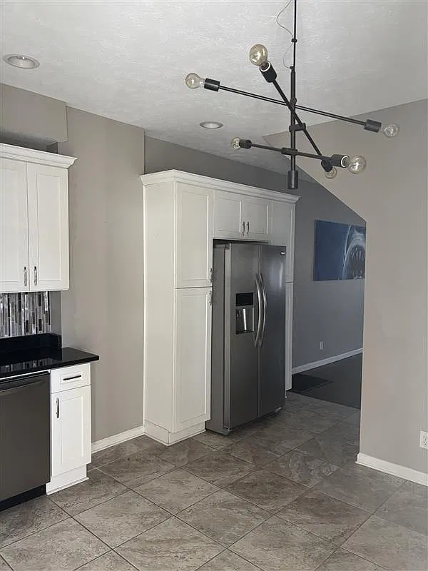 3 bed, 1.5 bath, 1472 sqft, $1,950 — Photo 2