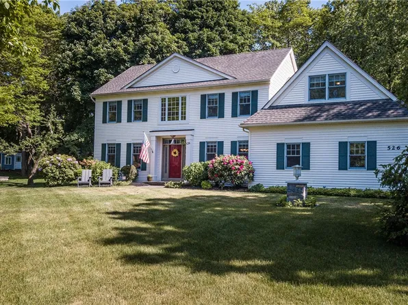 526 Blackthorne Ln, Webster, NY 14580