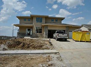 9275 Sugar Creek Dr, West Des Moines, IA 50266