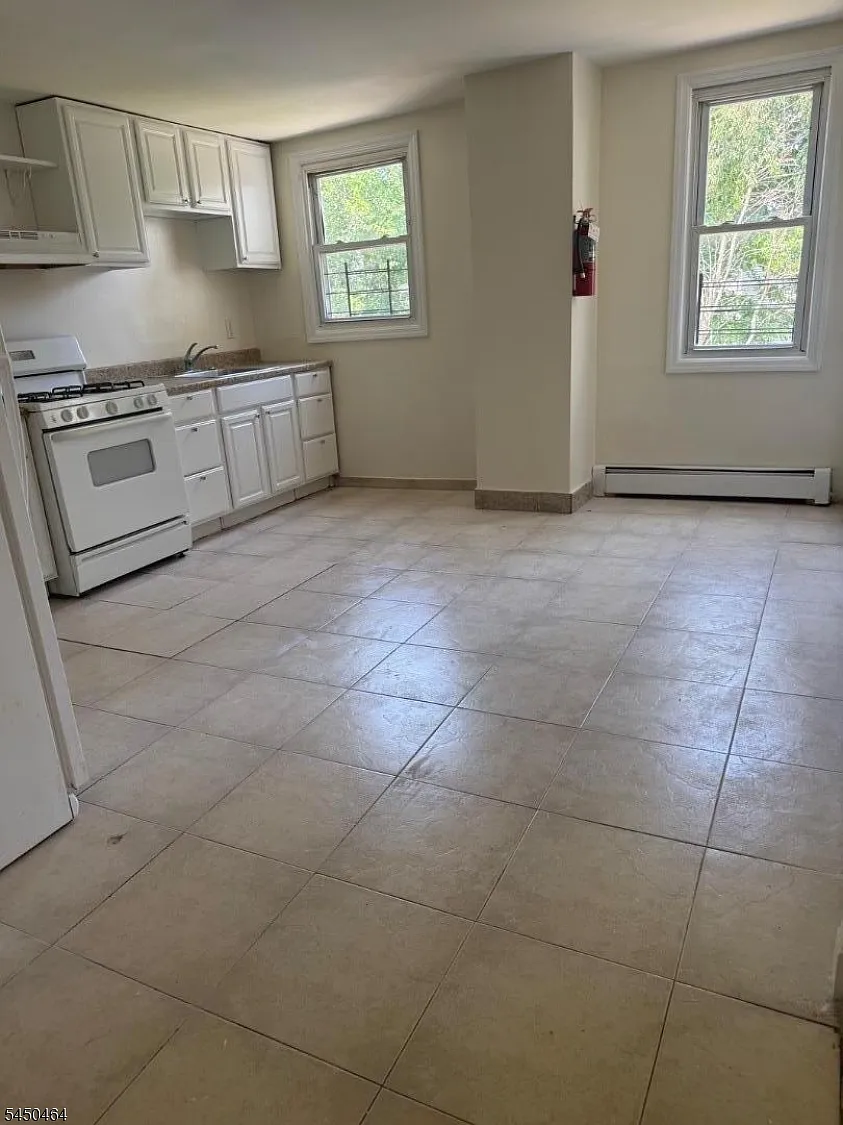 2 bed, 1.0 bath, $2,600 — Photo 3