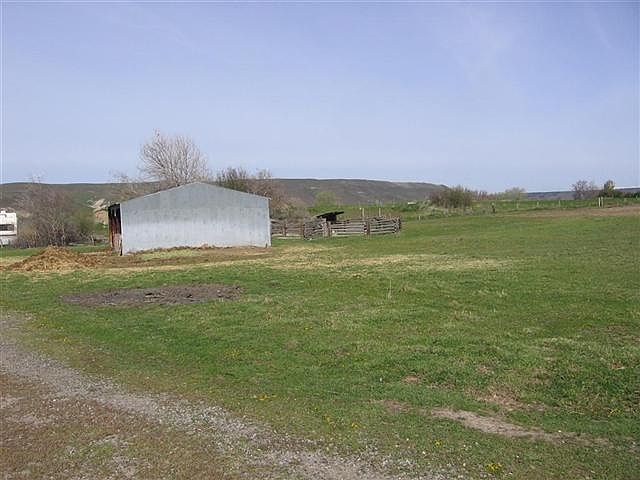 2nd image of 543 River Rd