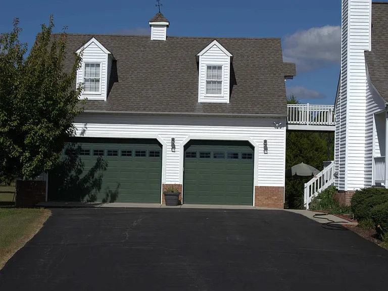 3 car detached garage