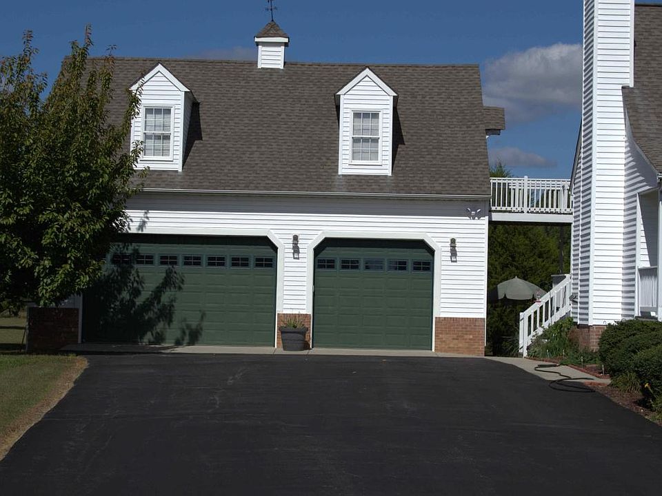 3 car detached garage