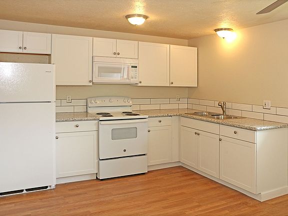 2nd image of 445 SW Tunison Ave #11