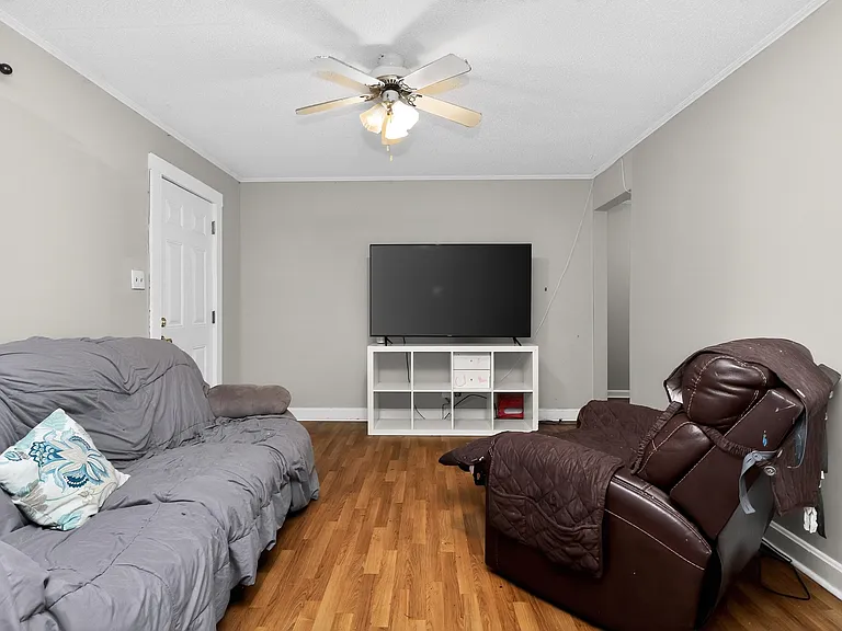 340 Clay St — Photo 25