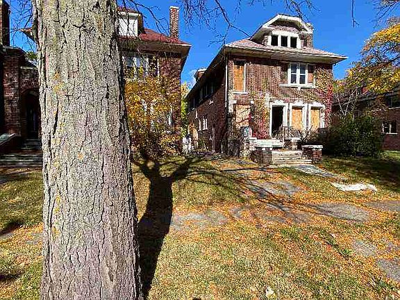 3258 Fullerton