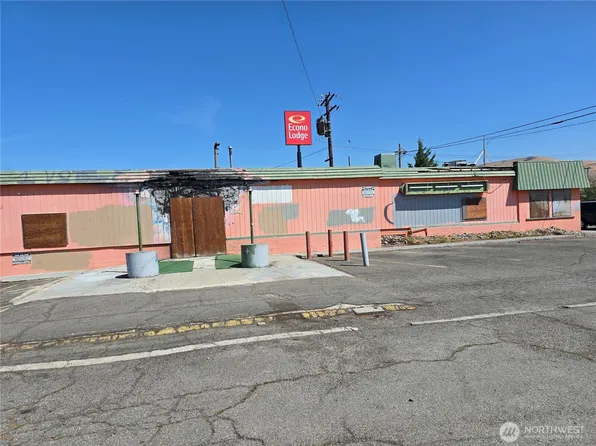 1026 N 1st Street, Yakima, WA 98901
