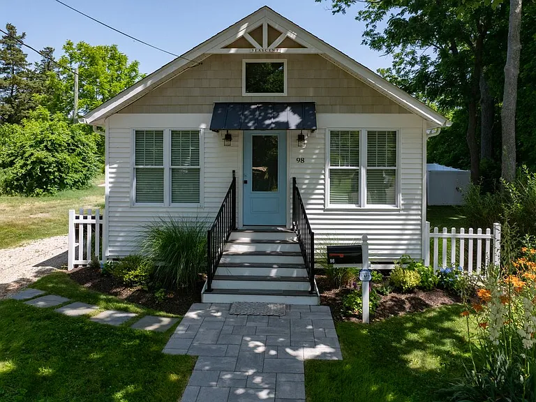 98 Union St — Photo 1