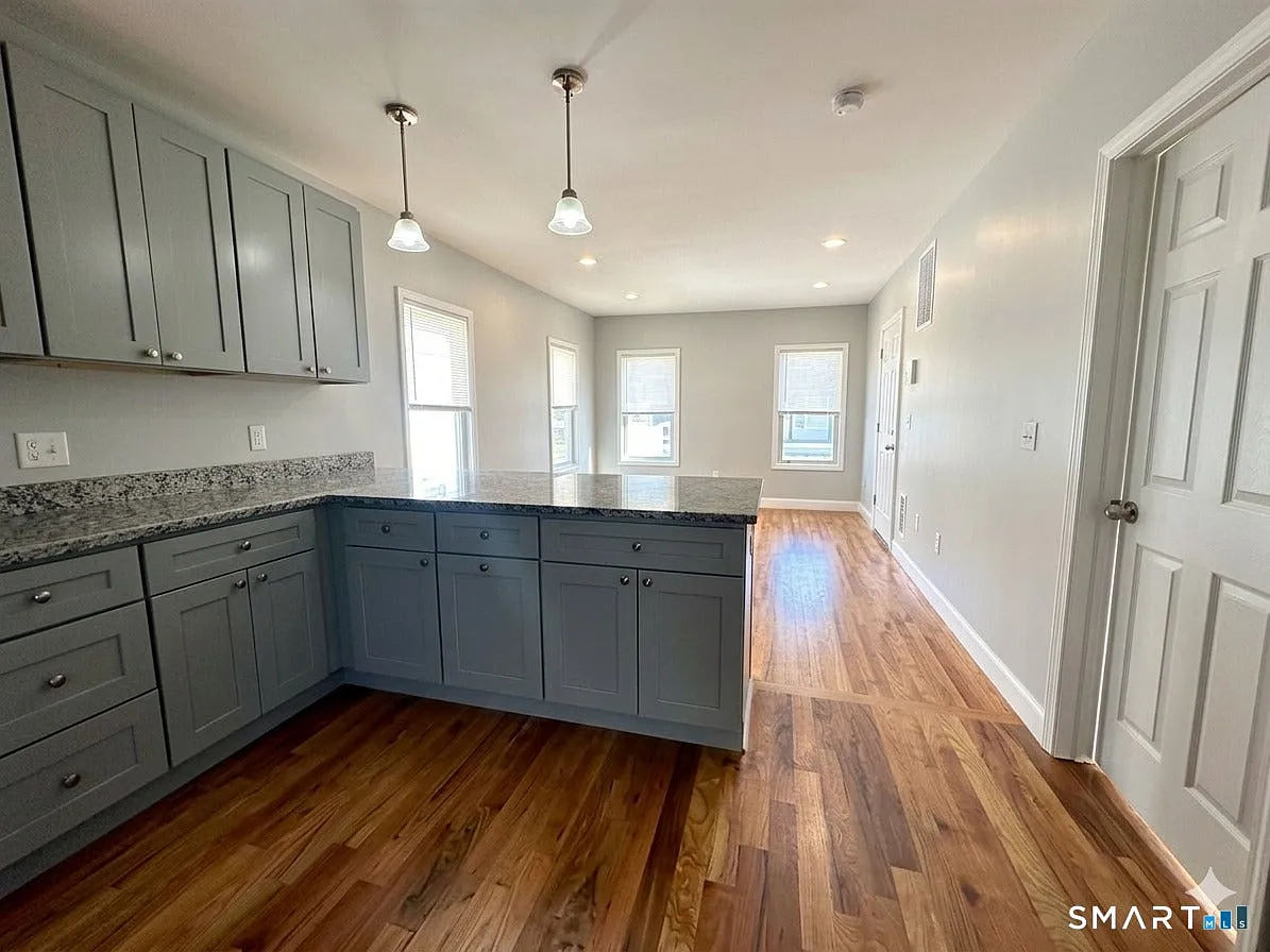 2 bed, 688 sqft, $2,950 — Photo 4
