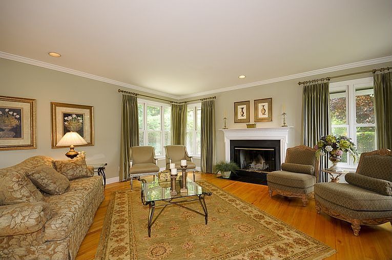 1st image of 11 Rosemont Ln
