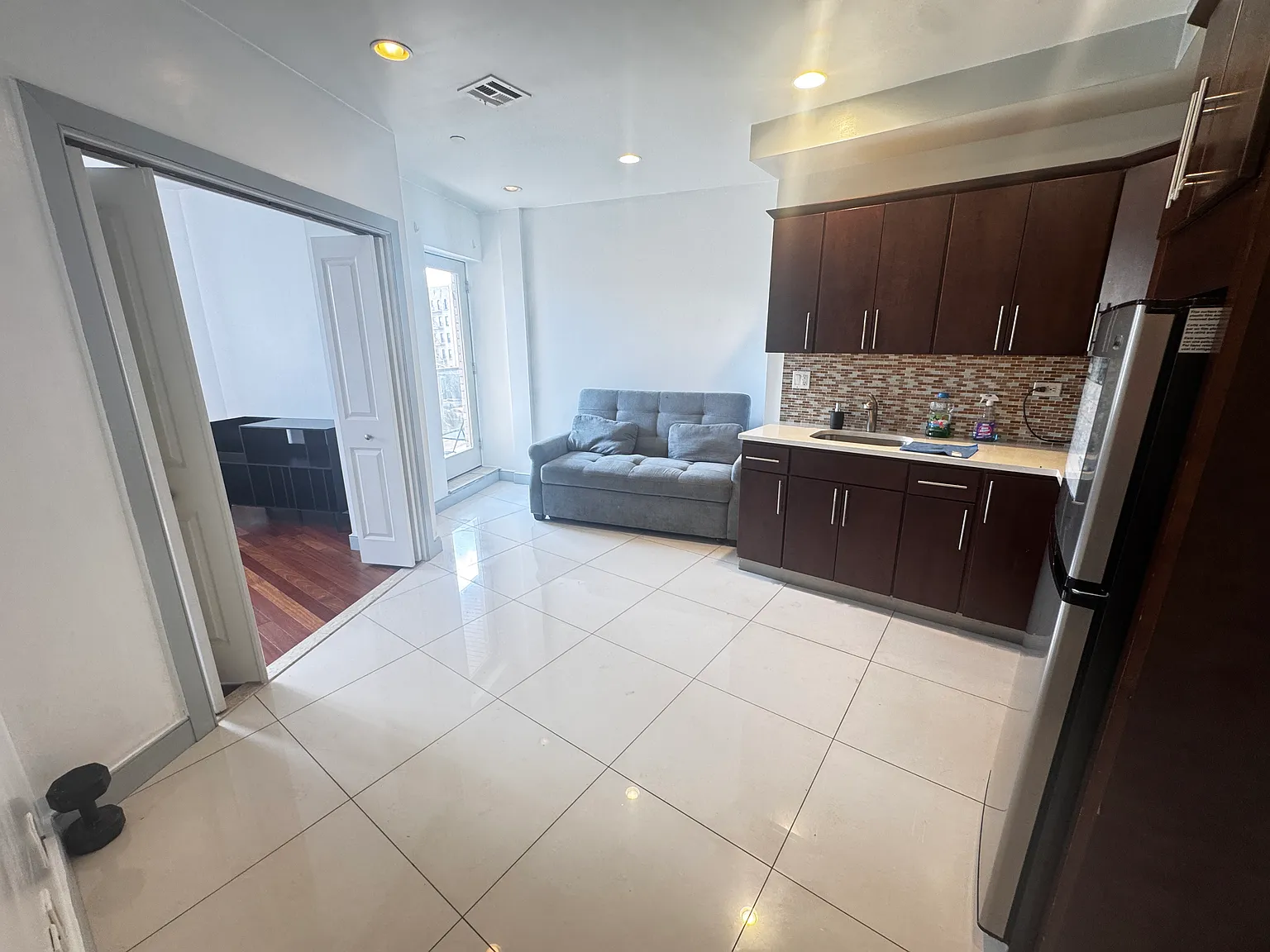 2113 Kings Hwy — Photo 2