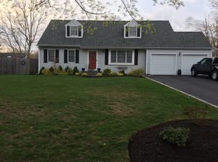 37 Linda St, Port Jefferson Station, NY 11776