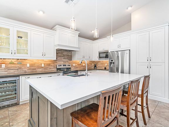 5th image of 2411 E Locust Dr