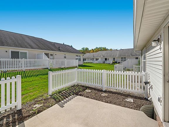 4th image of 313 Retreat Ln