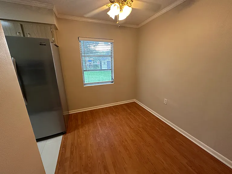 1720 Grove Dr — Photo 6