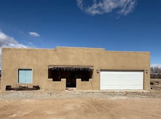 20 Adelmo Medina Rd, Ranchos De Taos, NM 87557