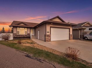 64 SW Isbister Close, Red Deer, AB T4R0B9
