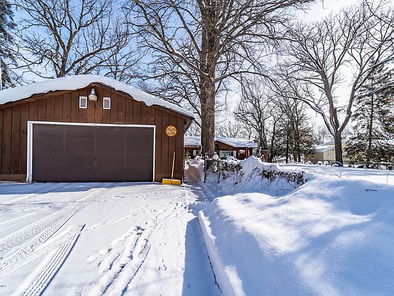 4th image of 15583 W Munson Ln