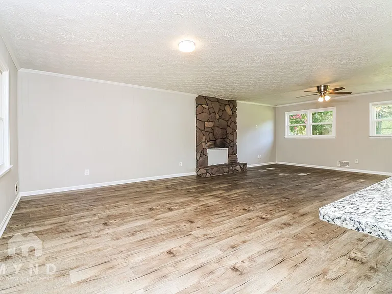 3179 Robin Hood Ln — Photo 10