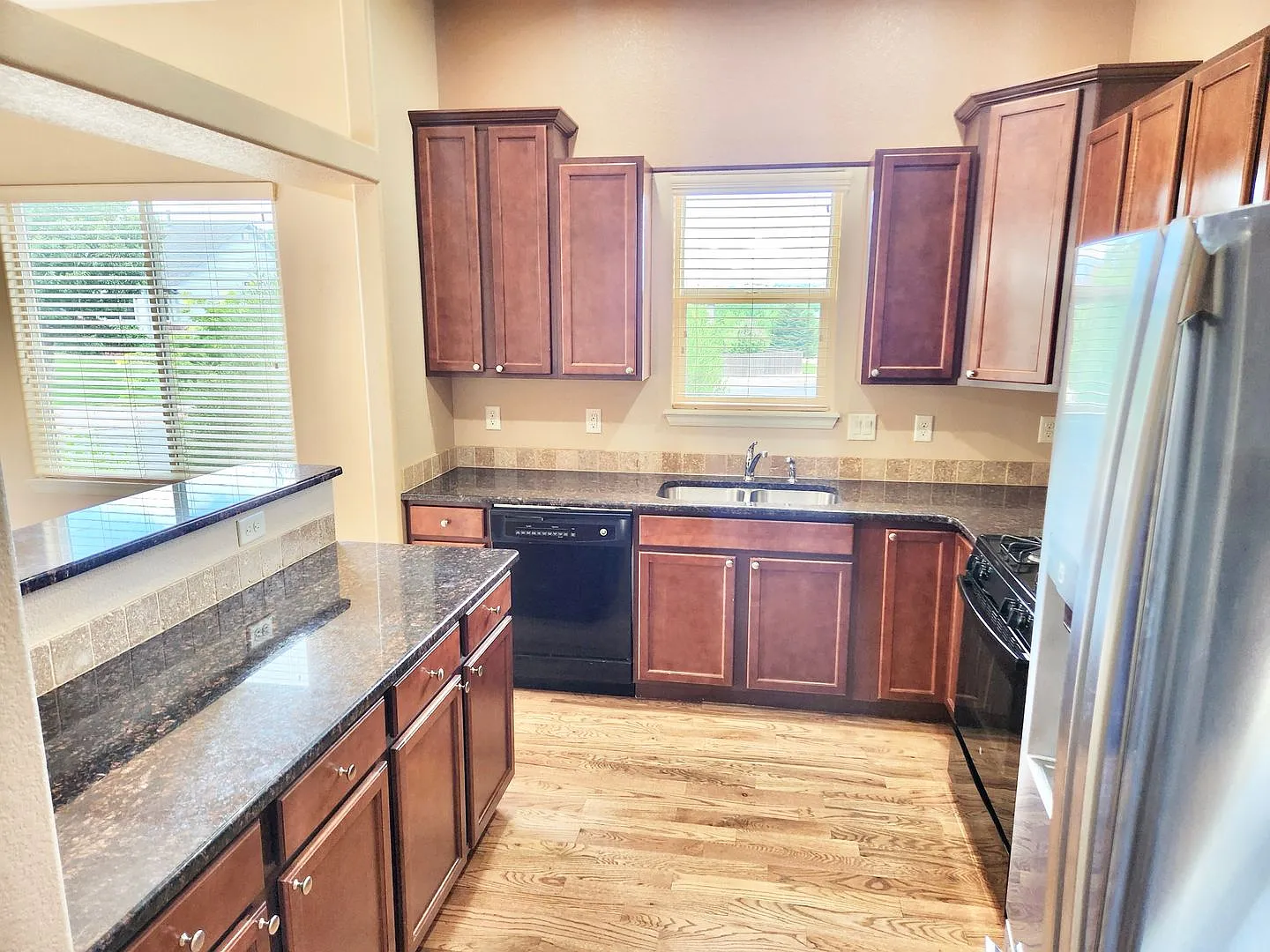 Move in ready home on Davey Crocket! — Photo 3