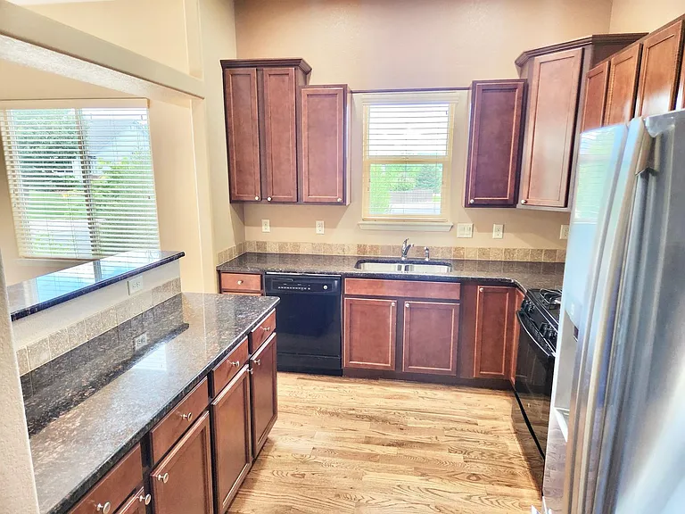 7027 Davey Crocket Ct — Photo 3