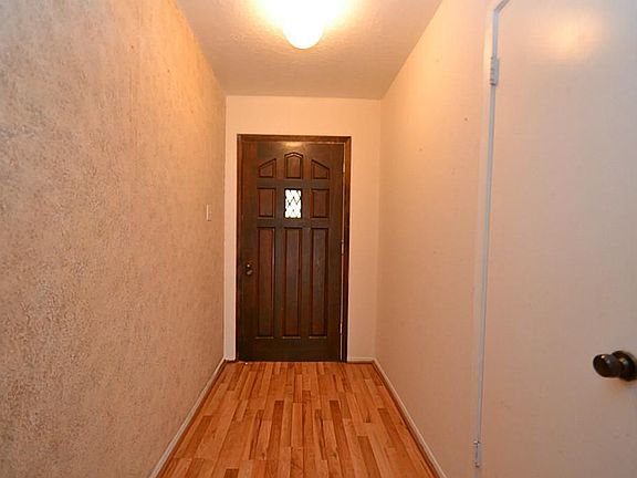 Entry offering hardwood laminate flooring.