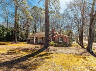 318 Gillsbrook Rd, Lancaster, SC 29720